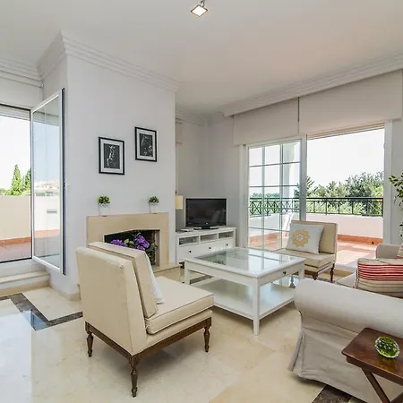 River Garden Spacious Penthouse *